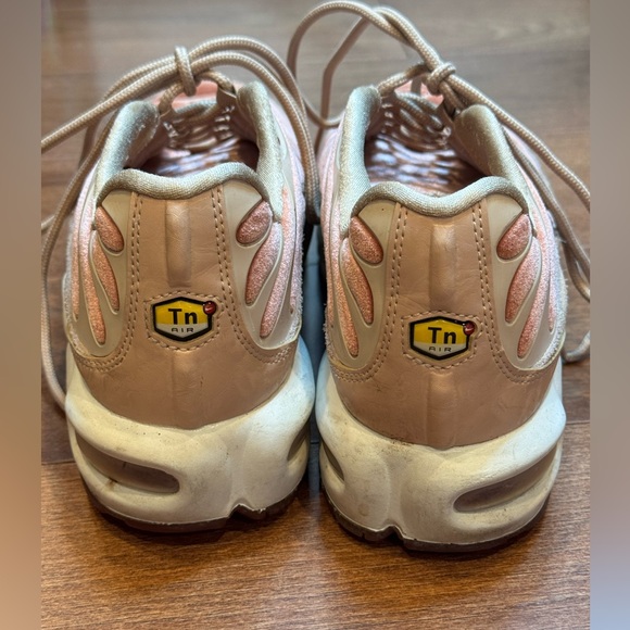 NIKE Air Max Plus LX-Velvet-Dusty Peach & Tan - Picture 4 of 12